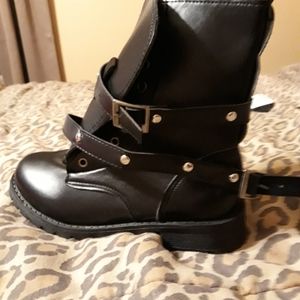 A pair of combat boots / motor cycle boots